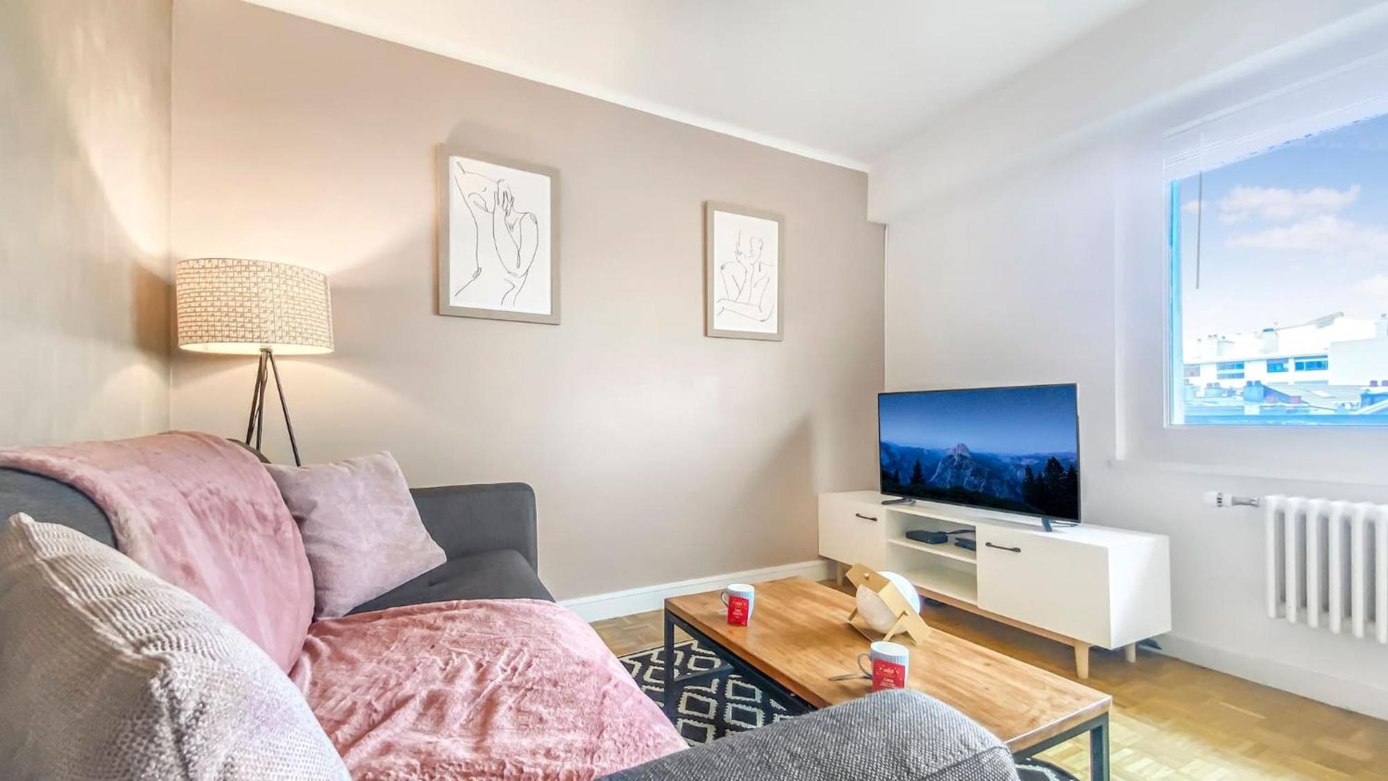 Apartment Homey Pinky - Proche Centre / Balcon Prive / Wifi *