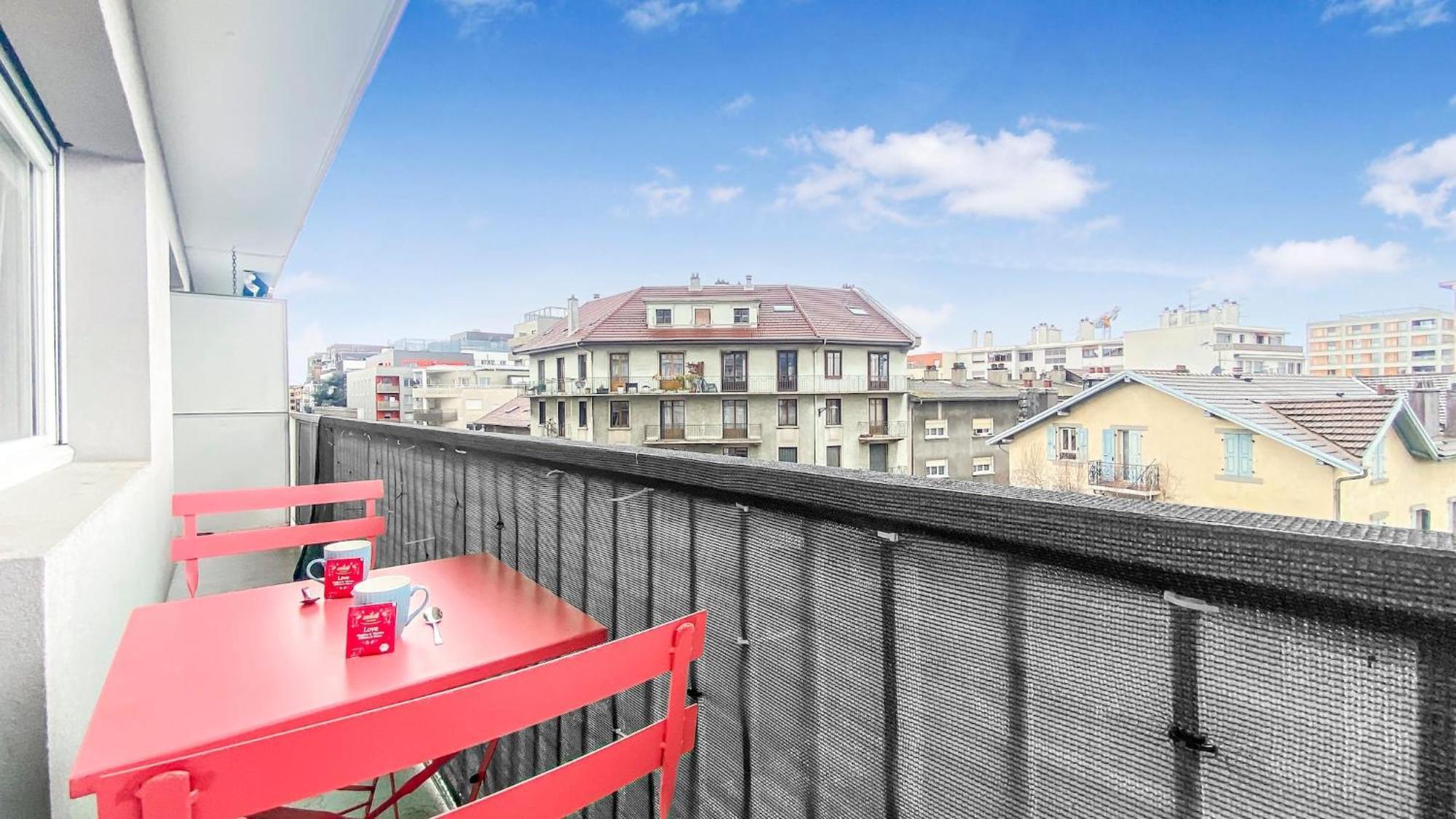 Homey Pinky - Proche Centre / Balcon Prive / Wifi Annemasse